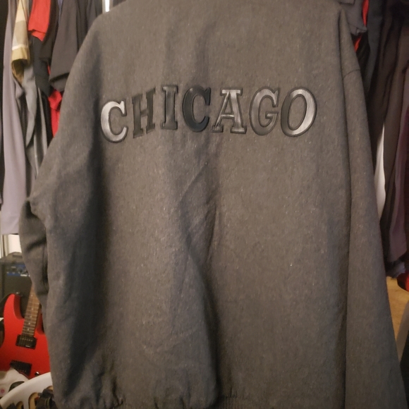Reversible Chicago Bulls coat w matching hat - Picture 3 of 3